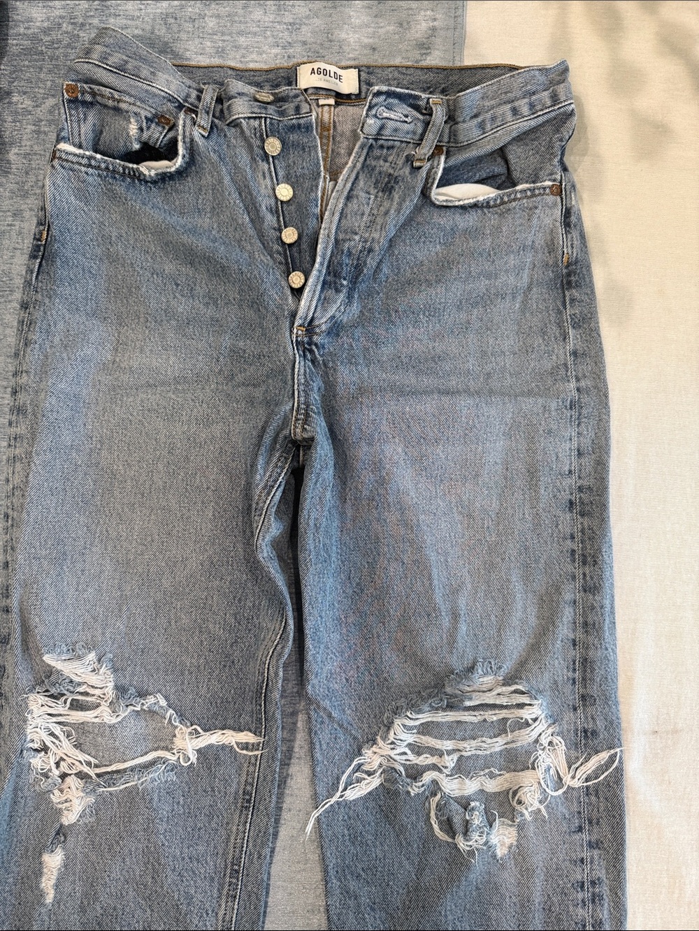 Agolde Light Blue Distressed Button-Fly Jeans 90’s cropped